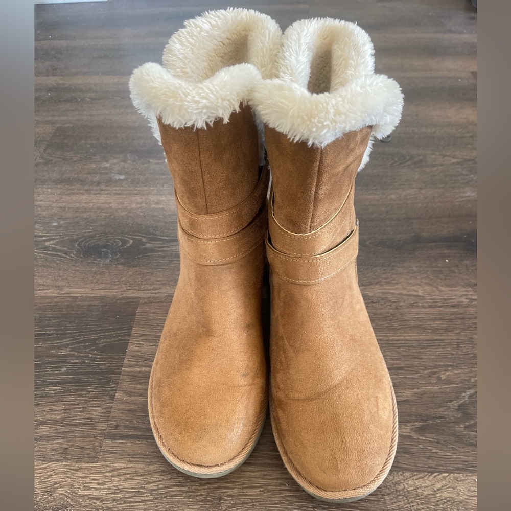 Airwalk Tan Winter Boots with Cream Fur Lining